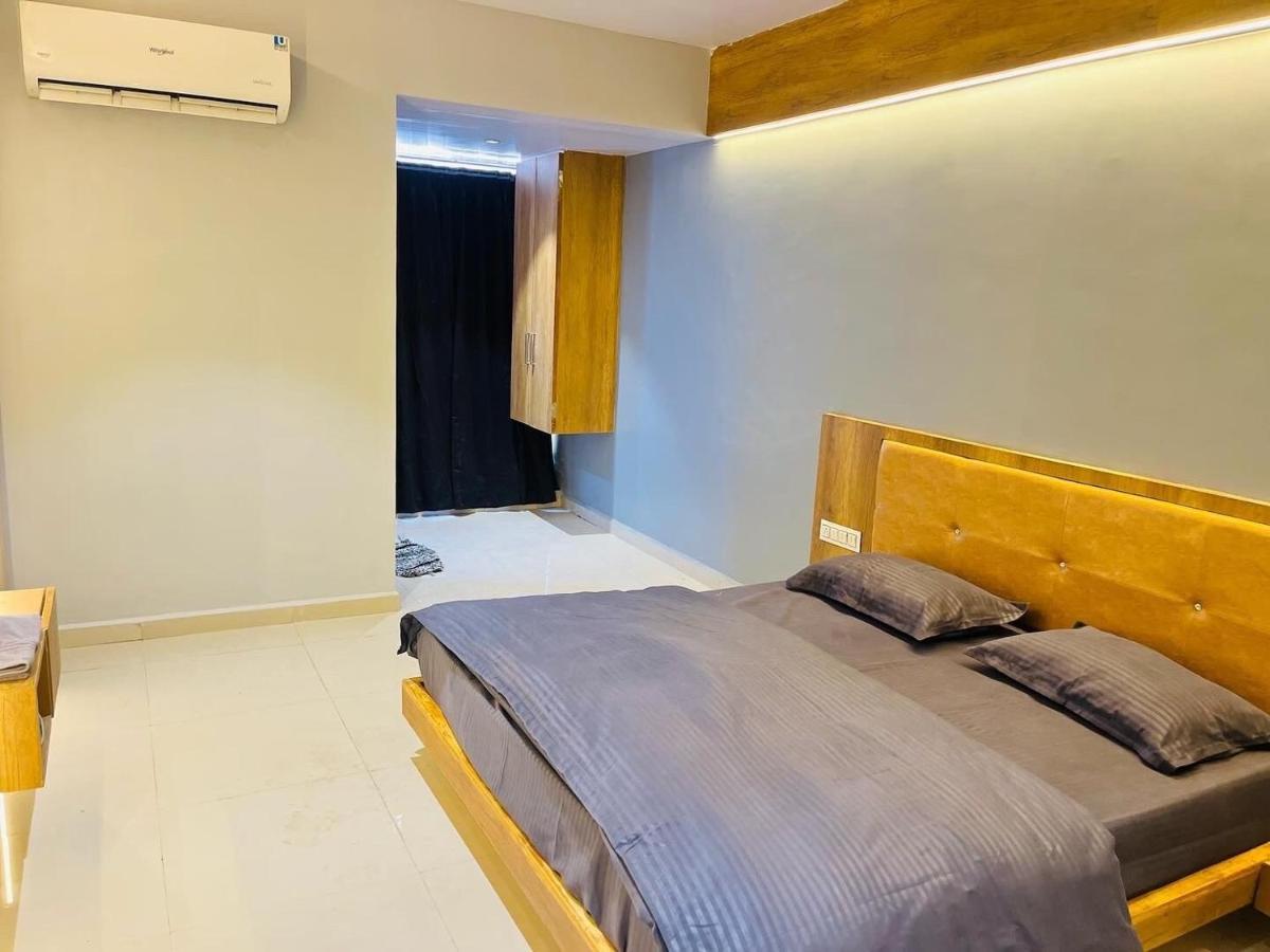 Oyo Florence Hotel Surat Luaran gambar