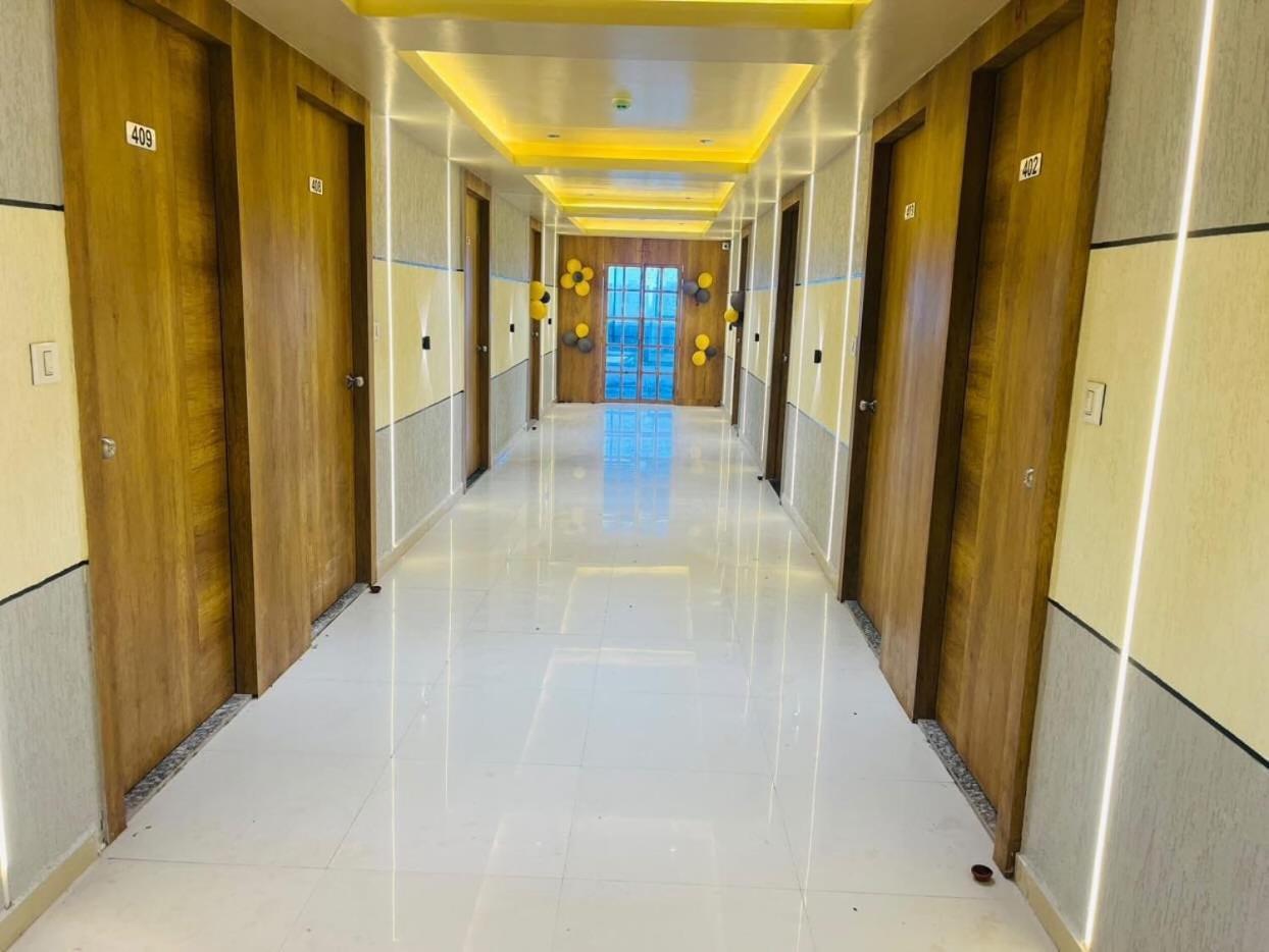 Oyo Florence Hotel Surat Luaran gambar